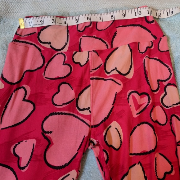 NWOT LULAROE HEARTS ONE SIZE LEGGINGS. - Picture 6 of 7